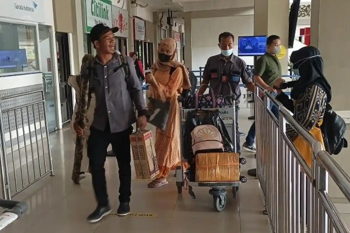 Aturan Baru Naik Pesawat, Usia 18 Tahun ke Atas Wajib Vaksin Booster