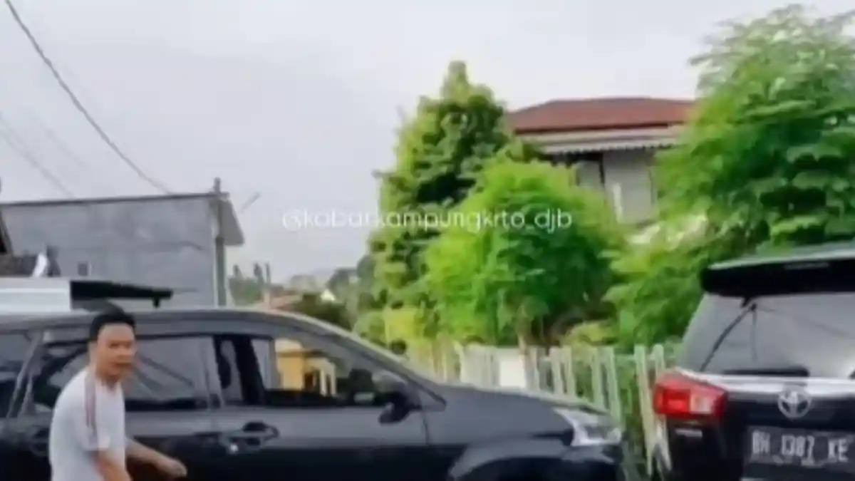 Mobil Bawaslu Provinsi Jambi Tabrak Lari, 2 Mobil Pajero 1 Rush dan 1 Motor Remuk di Simpang Kawat