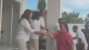 Bakal-calon-wakil-gubernur-NTT-Jane-Natalia-Suryanto-baju-pink.jpg