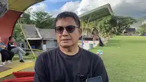Asisten-Manajer-Semen-Padang-FC-Masykur-Rauf-gdn.jpg