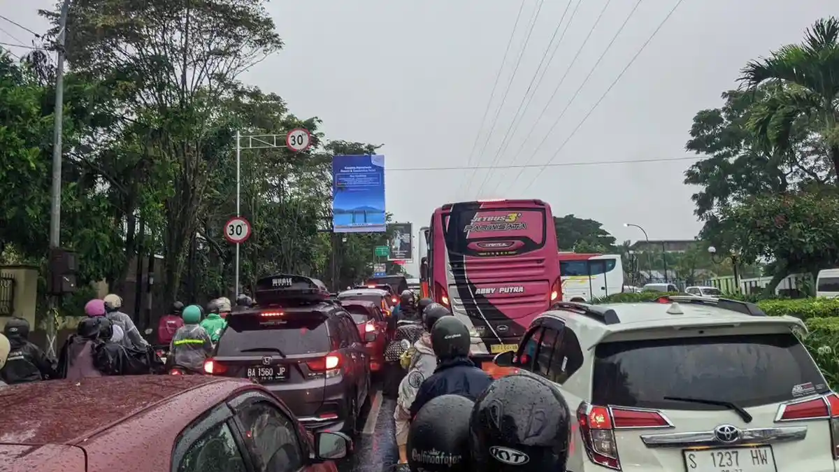 Suasana Kota Batu saat Libur Panjang, Kemacetan Terjadi di beberapa Titik, Ini Upaya Polisi