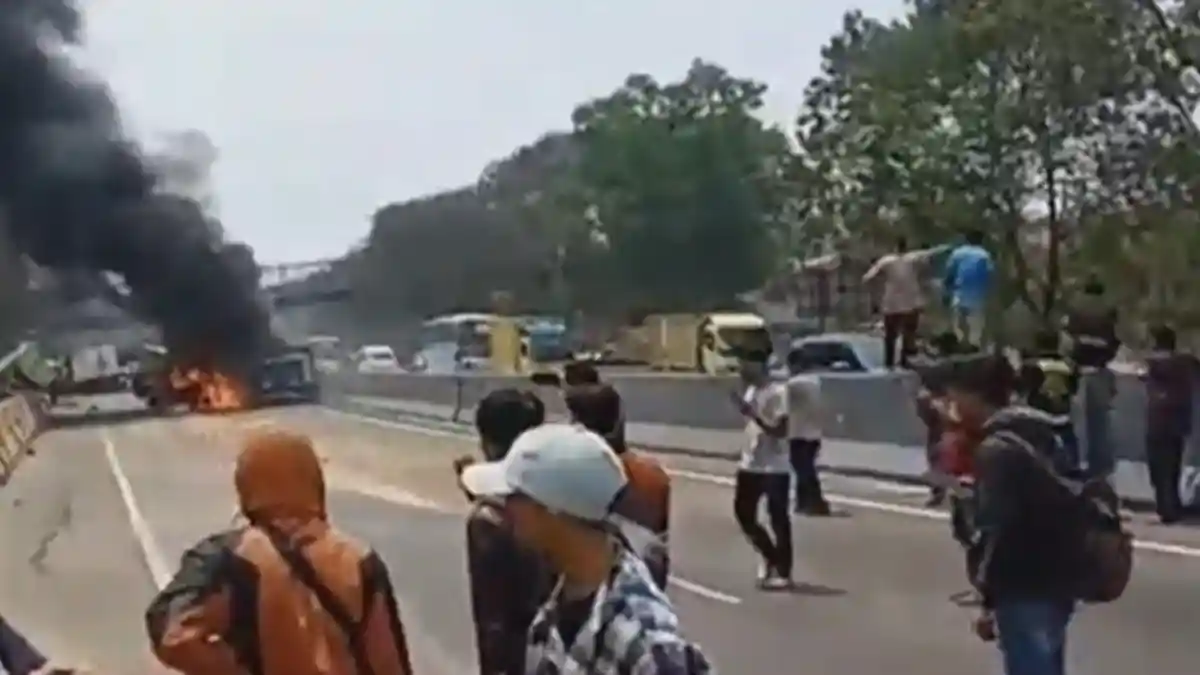 Update Kecelakaan Beruntun di Tol Cipularang - Libatkan 21 Kendaraan & Kondisi Korban yang Terbakar