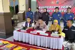 Kapolres-Klaten-AKBP-Moch-Faruk-Rozi-saat-memaparkan-kasus-kekerasan-2.jpg