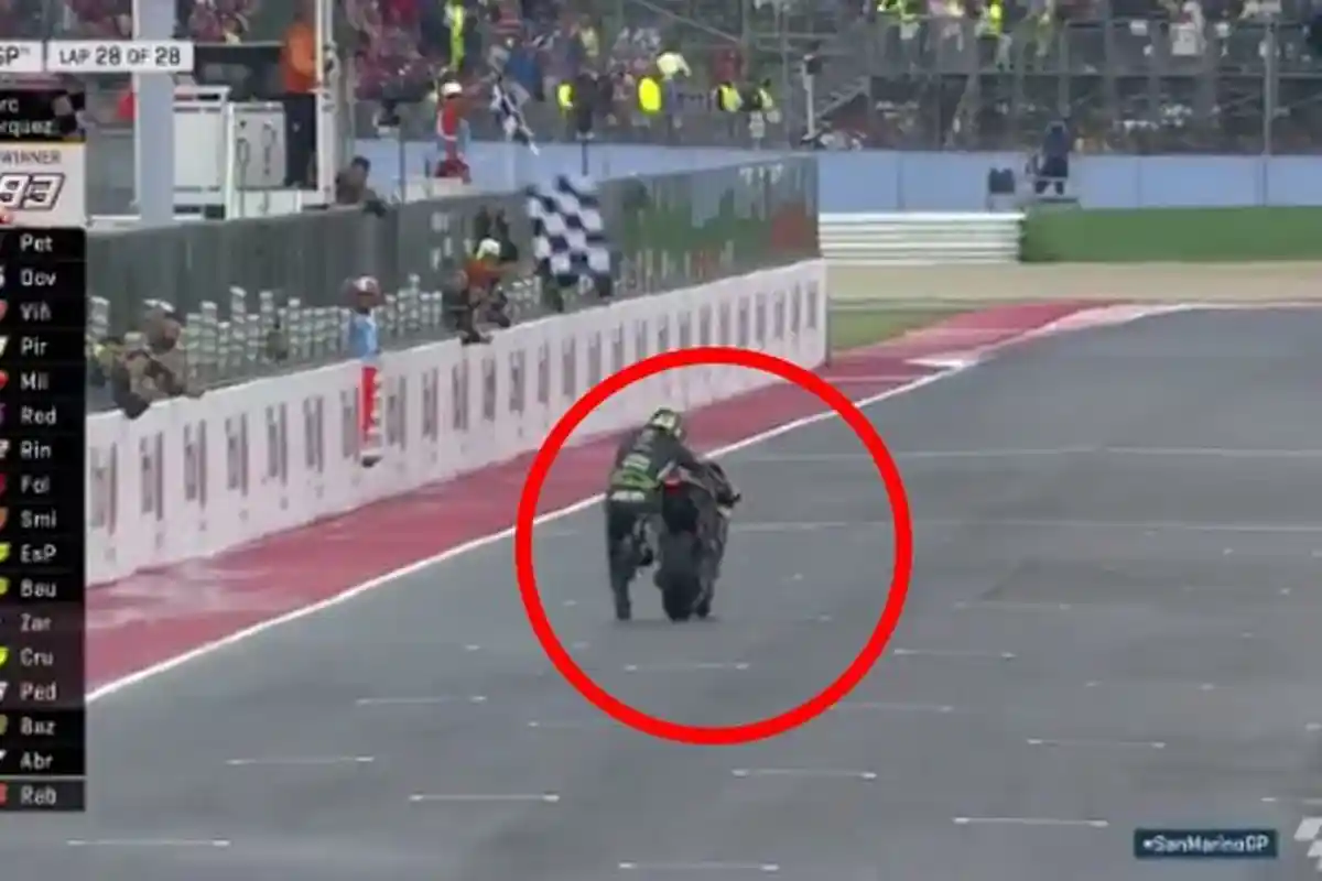 Pebalap Ini Mati-matian Dorong Motor Sampai Garis Finis, Tapi yang Didapat Hanya 1 Poin