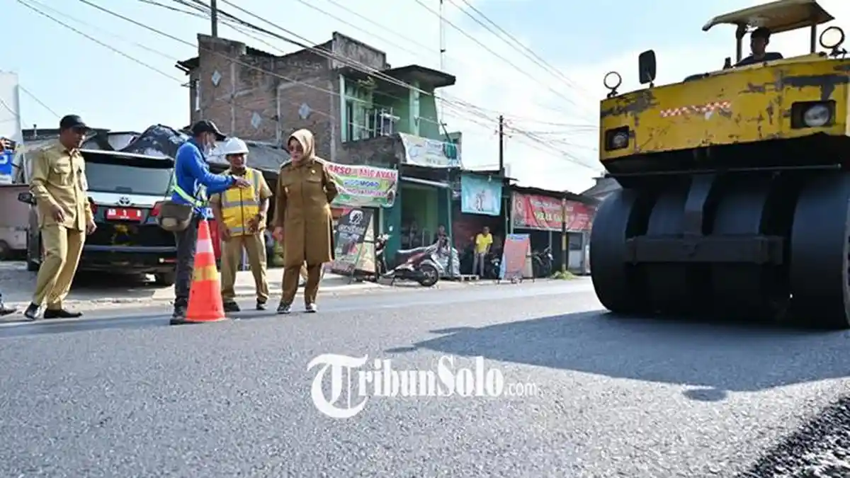 Tepati Janji, Bupati Etik Muluskan Jalan-jalan di Sukoharjo, Lelang Selesai Langsung Digas