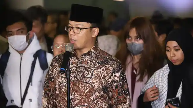 Tembus Jalur Udara Konflik Iran, Menlu Matangkan Skenario Evakuasi WNI Gelombang Kedua
