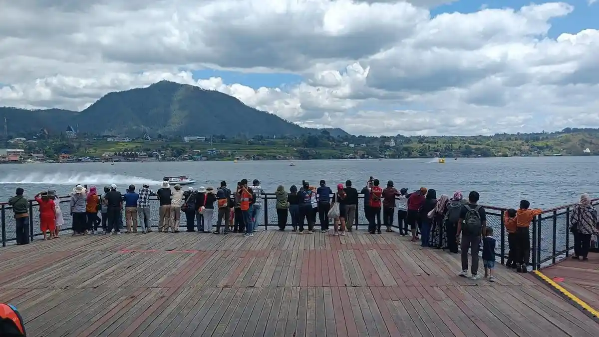 Event F1 Powerboat Tengah Berlangsung di Toba, Warga Sekitar Mulai Berdatangan