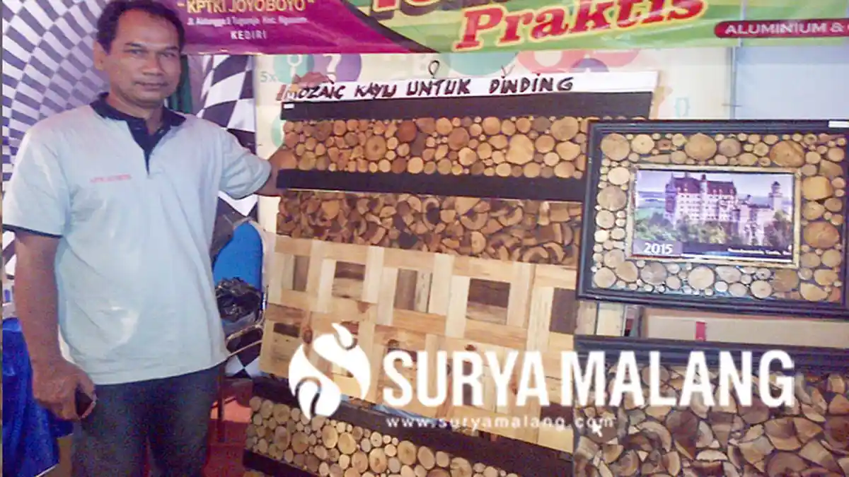 Kreatif, Eks TKI Ini Olah Limbah Menjadi Mozaik Kayu Bernilai Tinggi