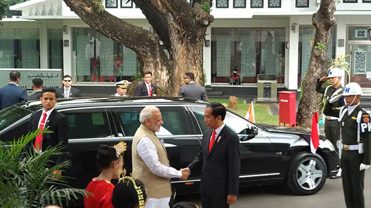 Jokowi Terima Kunjungan PM India Narendra Modi di Istana Merdeka