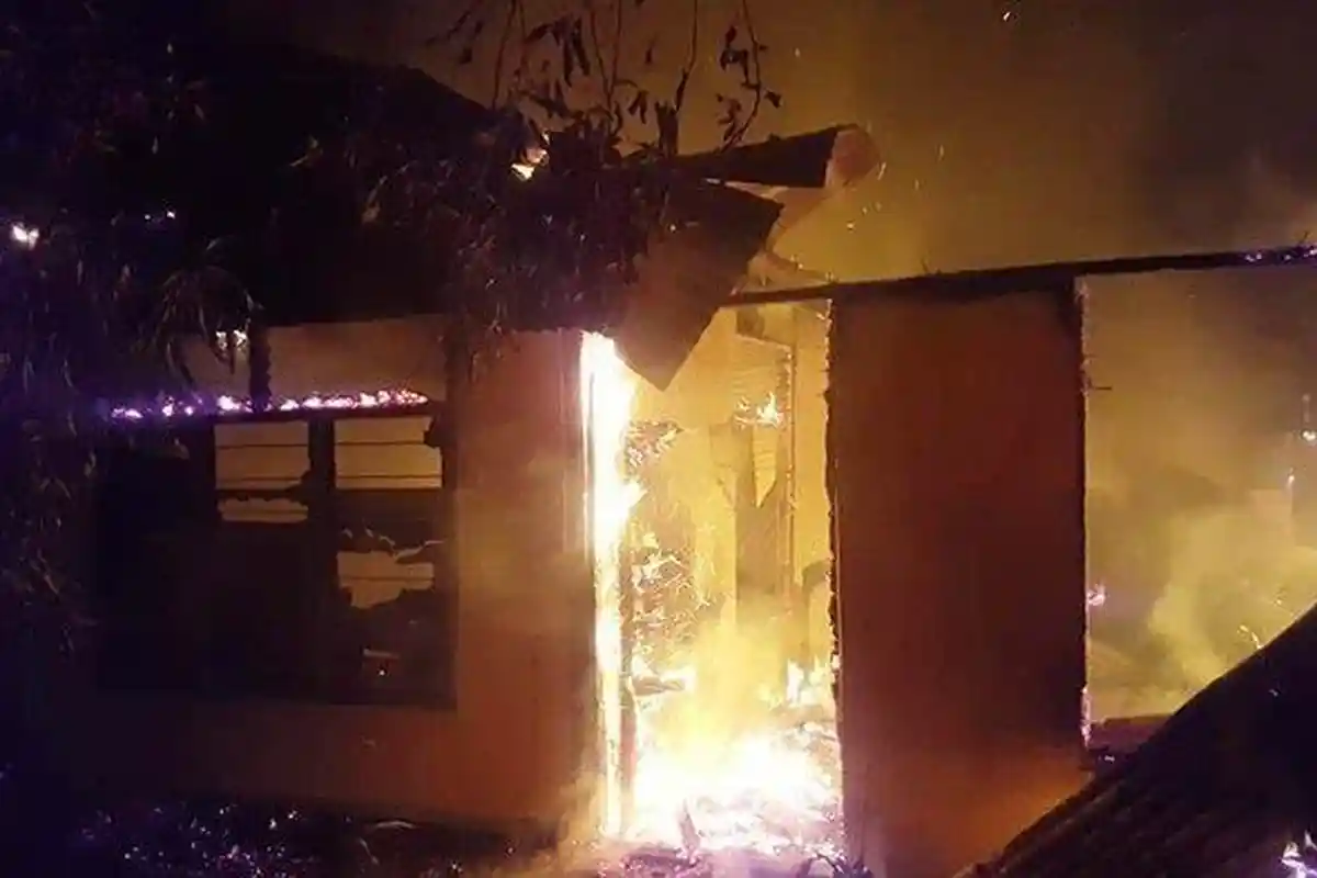 6 Orang Sekeluarga Tewas Terbakar saat Tidur, Diduga Kompor Meledak, Api Merambat ke Rumah Kayu