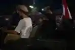 Evakuasi Korban Penonton Surabaya Membara