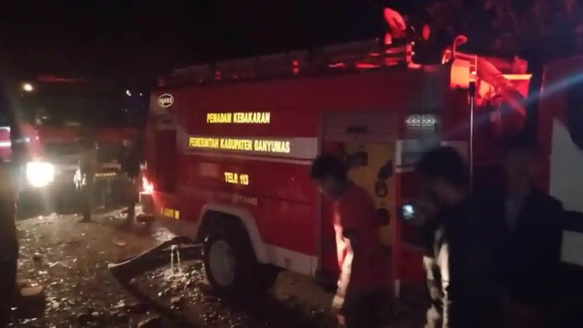 Kebakaran di Pabrik Kasur Busa Kalibagor Banyumas, Pekerja Melihat Api Muncul dari Belakang Gudang