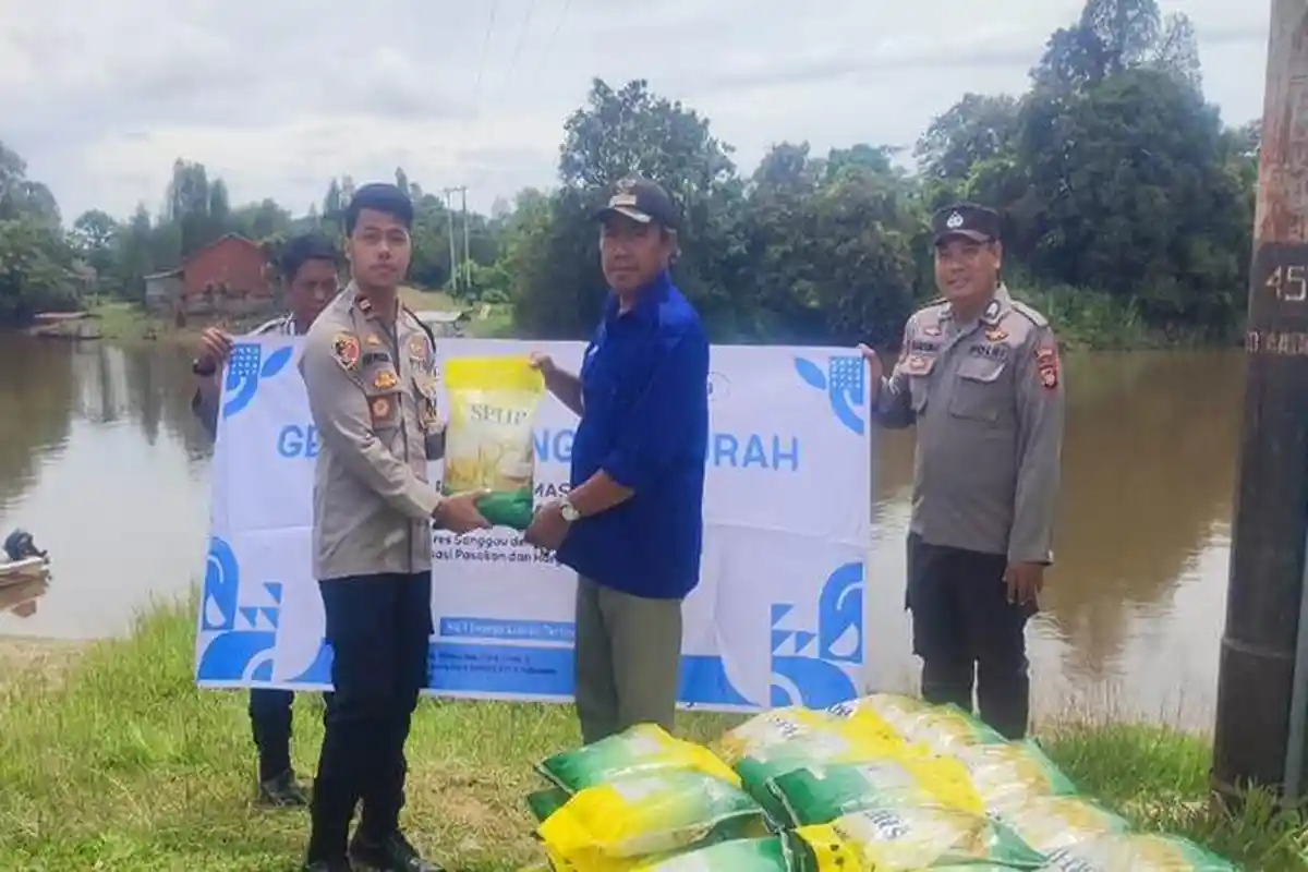 Dekatkan Pelayanan ke Warga, Polsek Tayan Hilir Gelar Gerakan Pangan Murah Bersama Bulog