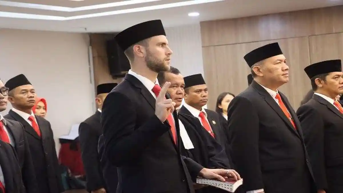 Maarten Paes Ambil Sumpah WNI Bersama 3 Orang Lain, Sang Kiper Diminta Beri Terbaik untuk Bangsa