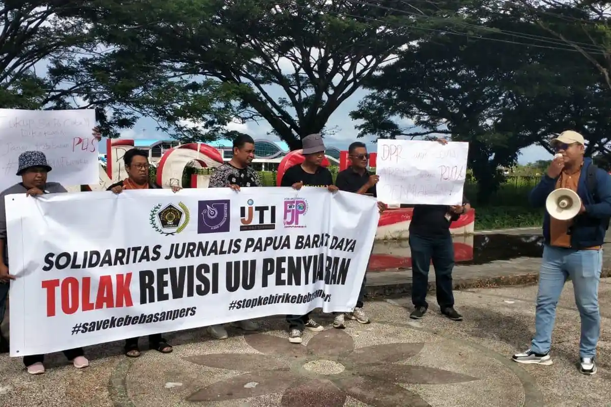 Dinilai Bahayakan Kebebasan Pers, Solidaritas Jurnalis Papua Barat Daya Demo Tolak RUU Penyiaran