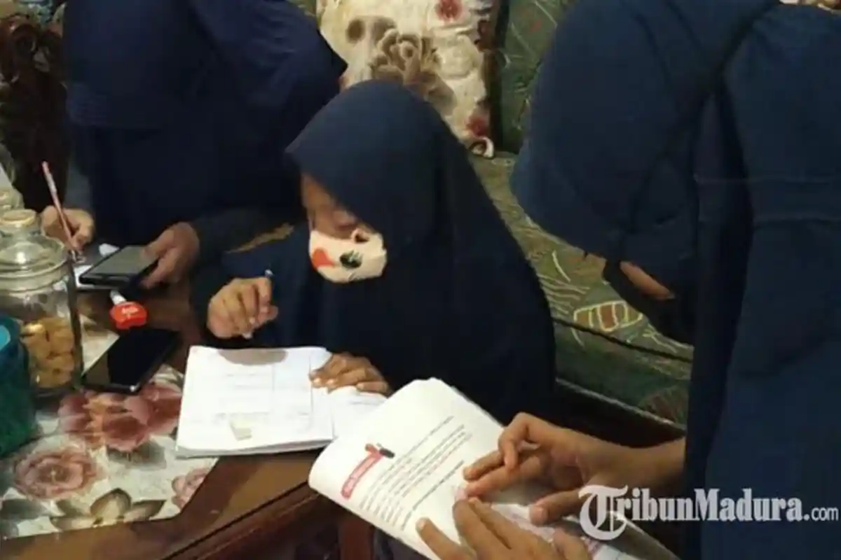 Inovatif, Mahasiswi Universitas Madura Sediakan Wifi Gratis untuk Bantu Siswa Belajar Daring