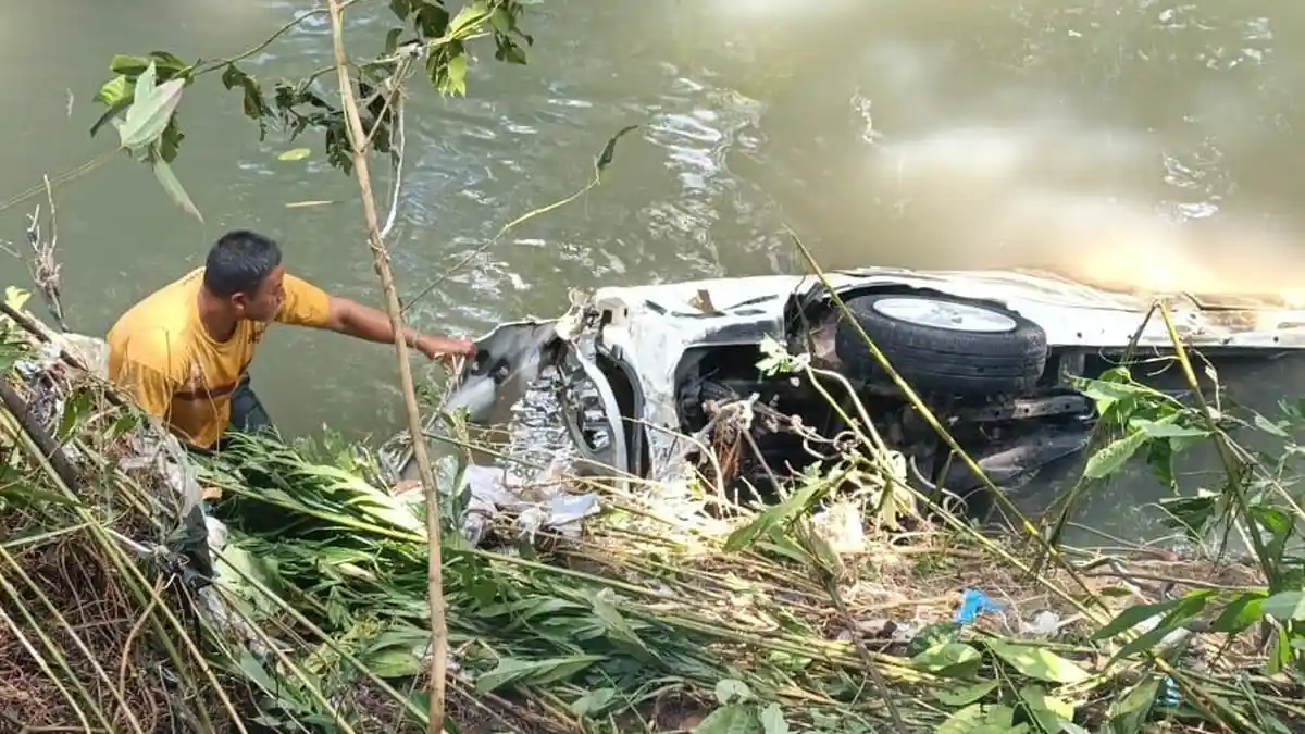Avanza dan Motor Milik Ilham Hanyut Terseret Arus Sungai, Evakuasi Terganjal Alat Berat