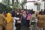 Ratusan Warga di Kota Blitar Antre Sejak Subuh Demi Amankan Lapak Pasar Takjil Ramadan 2026