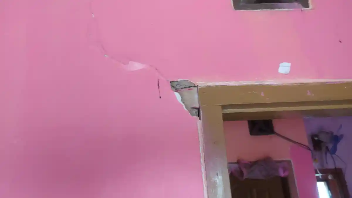 BREAKINGNEWS Gempa Bumi Dirasakan Cukup Kencang oleh Warga Cianjur, Dinding Rumah Retak