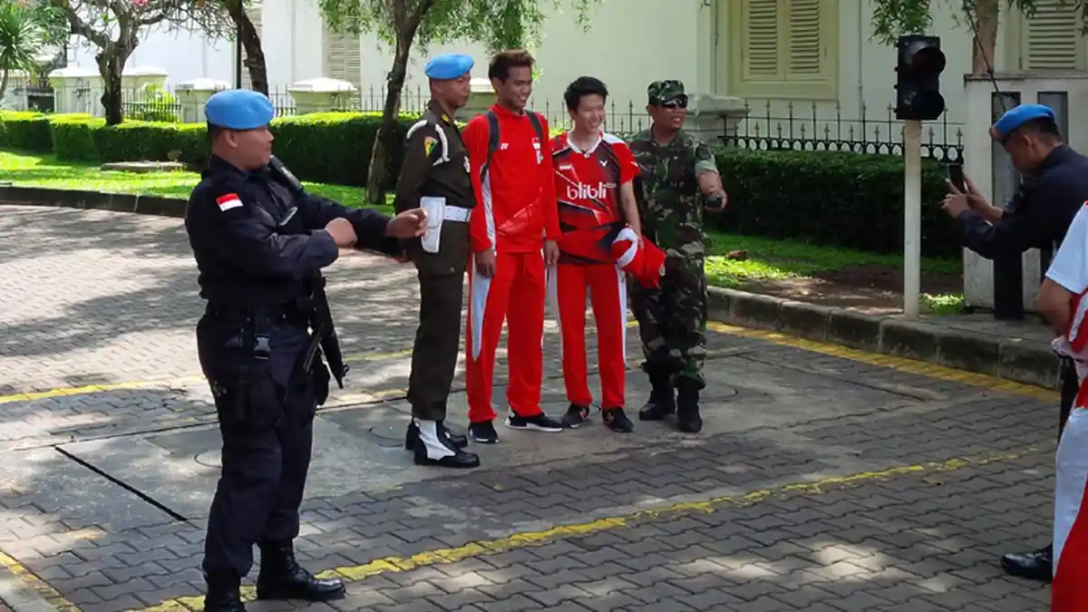 Ketika Tontowi/Liliyana Selfi dan Foto Bareng Paspampres