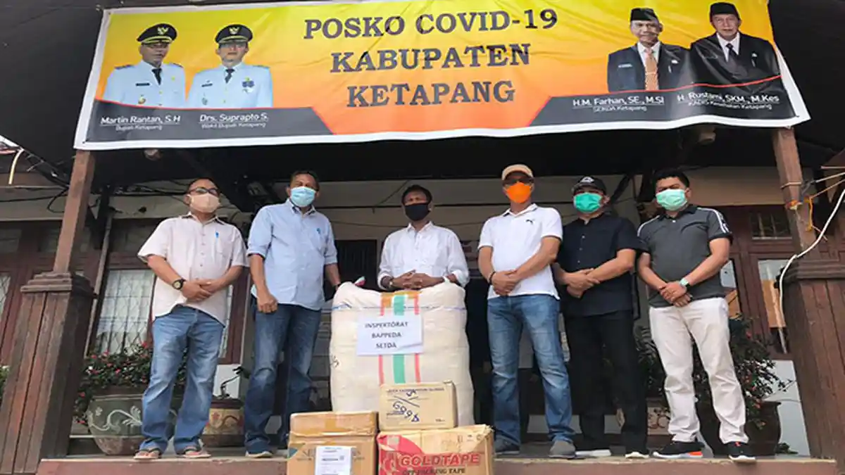 Sekda Ketapang Serahkan Bantuan APD dan Masker untuk Tenaga Medis