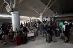 Wisatawan menumpuk di Bandara Lombok
