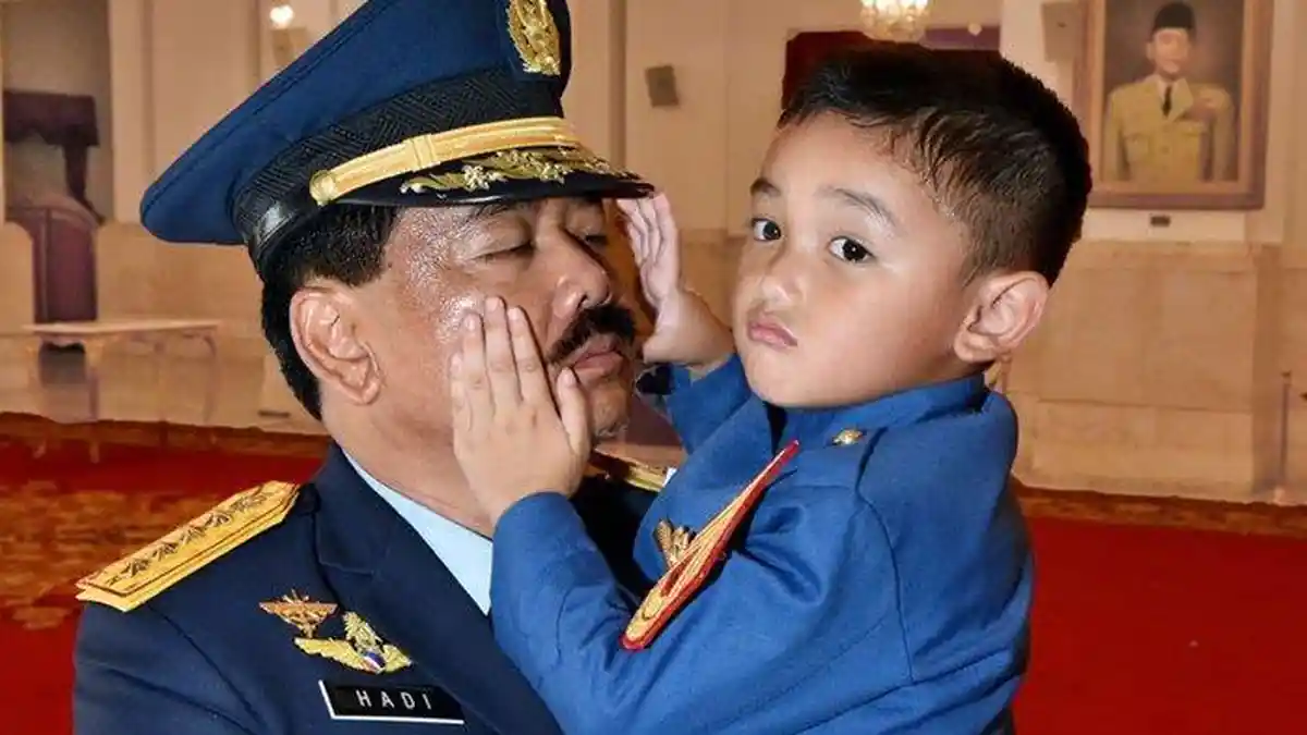 Kabar Reshuffle Kabinet Menguat, Sejumlah Tokoh Hadir di Istana, Hadi Tjahjanto Langsung Ngebut