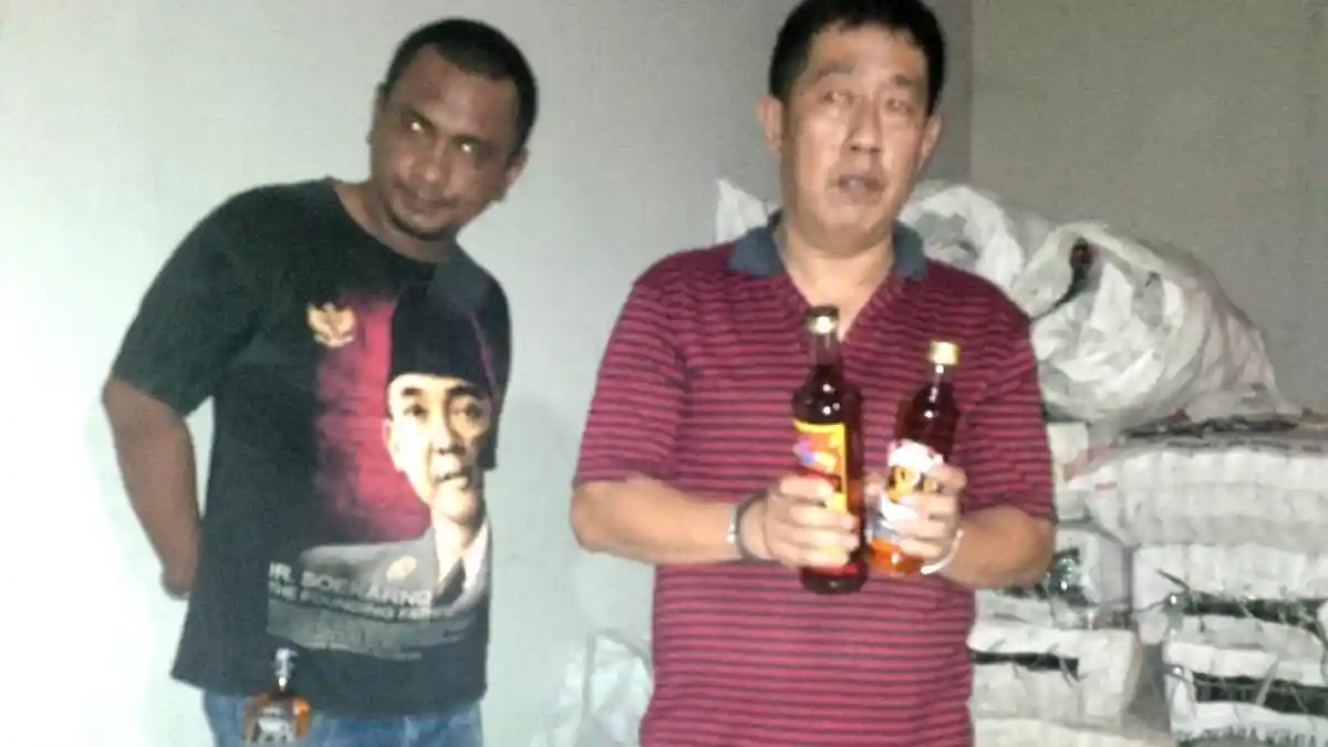 Polisi Sita Ribuan Botol Miras Palsu Dari Wilayah Kampar
