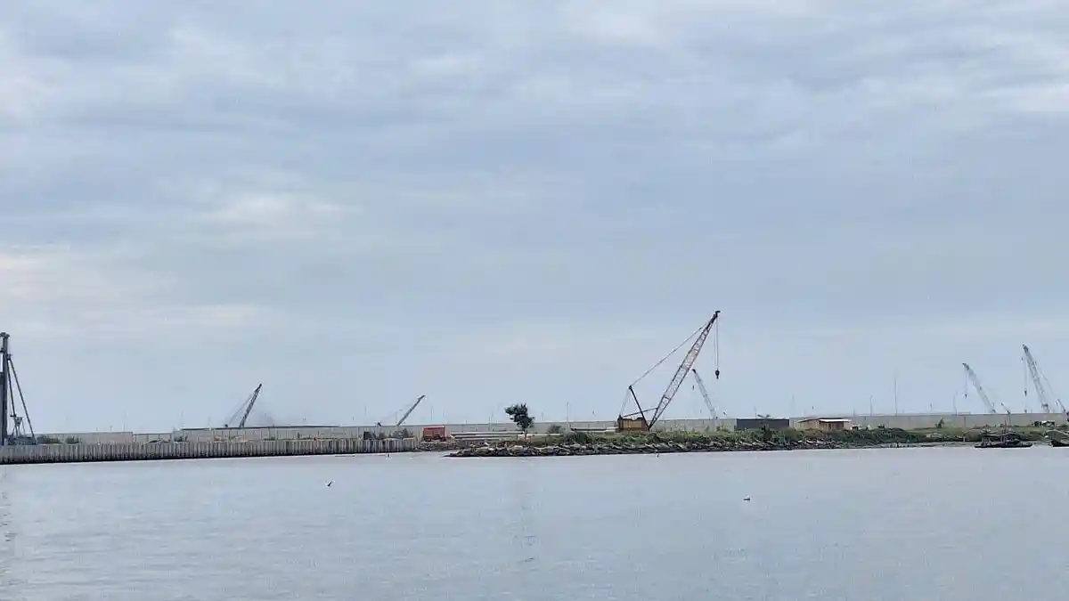 Muncul Pagar Beton di Laut Jakarta Utara, Nelayan Menderita dan Menangis Pendapatan Makin Menipis