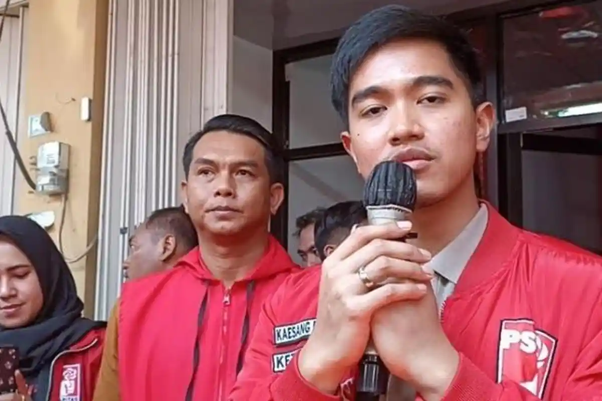 Akhirnya Kaesang Muncul di Kantor PSI, Respons Anak Jokowi saat Ditanya Dugaan Gunakan Jet Pribadi