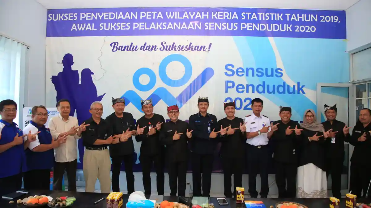 Bupati Anas Minta Camat dan ASN Sosialisasikan Sensus Penduduk 2020