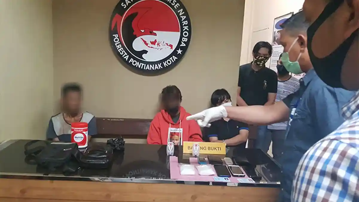 Hendak Transaksi Narkoba Tiga Wanita dan Dua Pria di Pontianak Ini Keburu Ditangkap Polisi