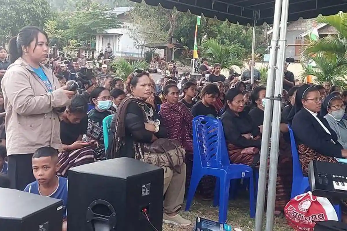 Jelang Hari Perdagangan Orang, Ratusan Warga Wulanggitang Datangi Kantor Polisi