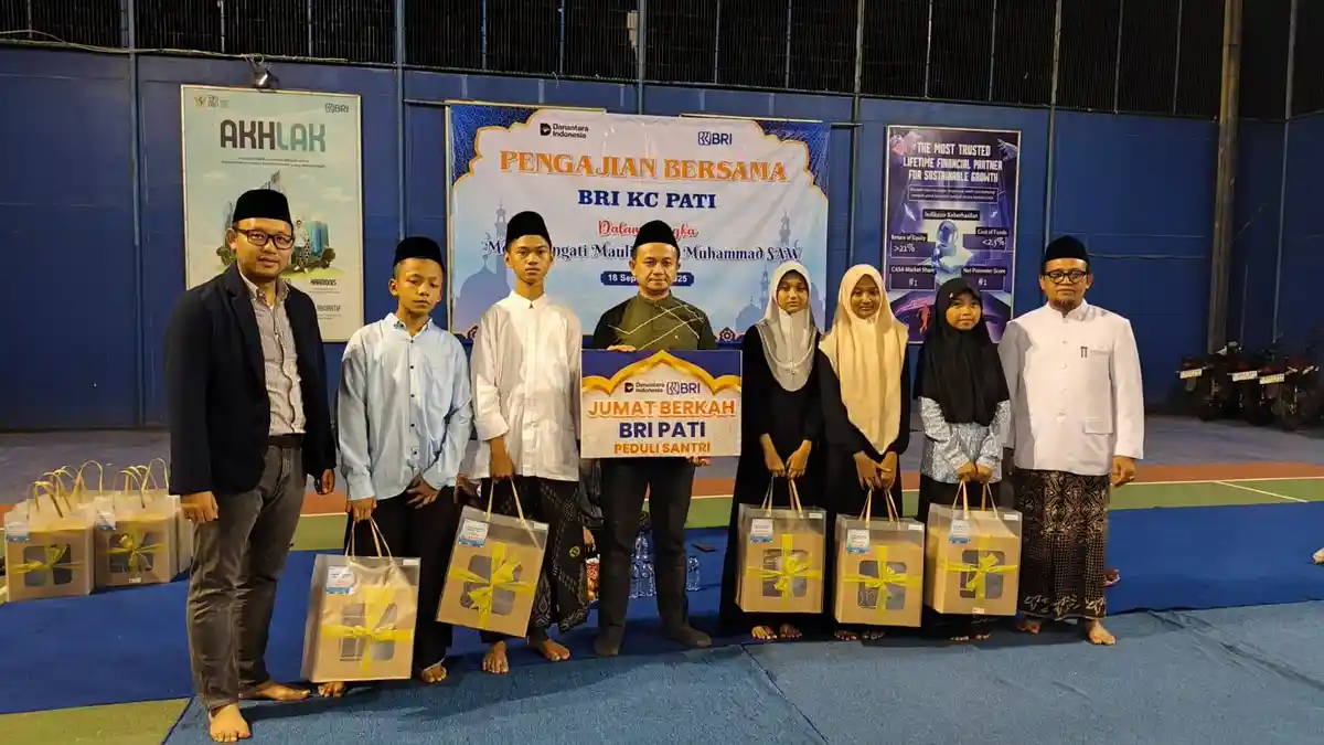 Peduli Santri, BRI Pati Beri Bantuan 60 Paket Peralatan Salat
