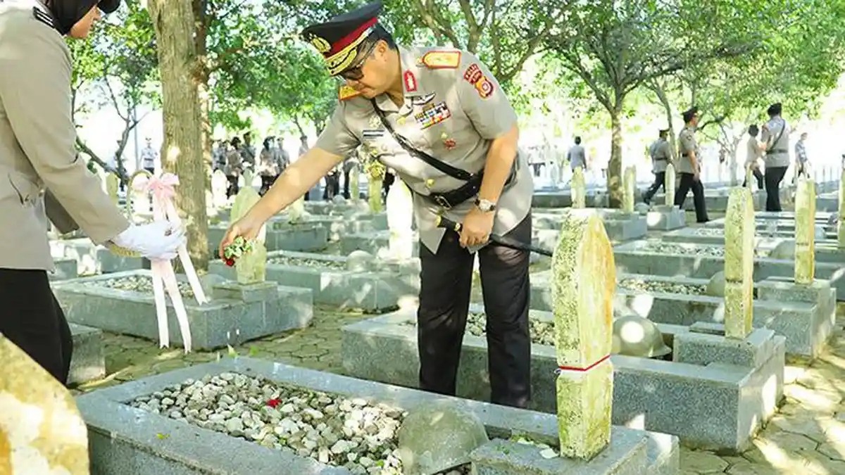Jelang Hari Bhayangkara, Kapolda Aceh Pimpin Ziarah dan Tabur Bunga di TMP Banda Aceh