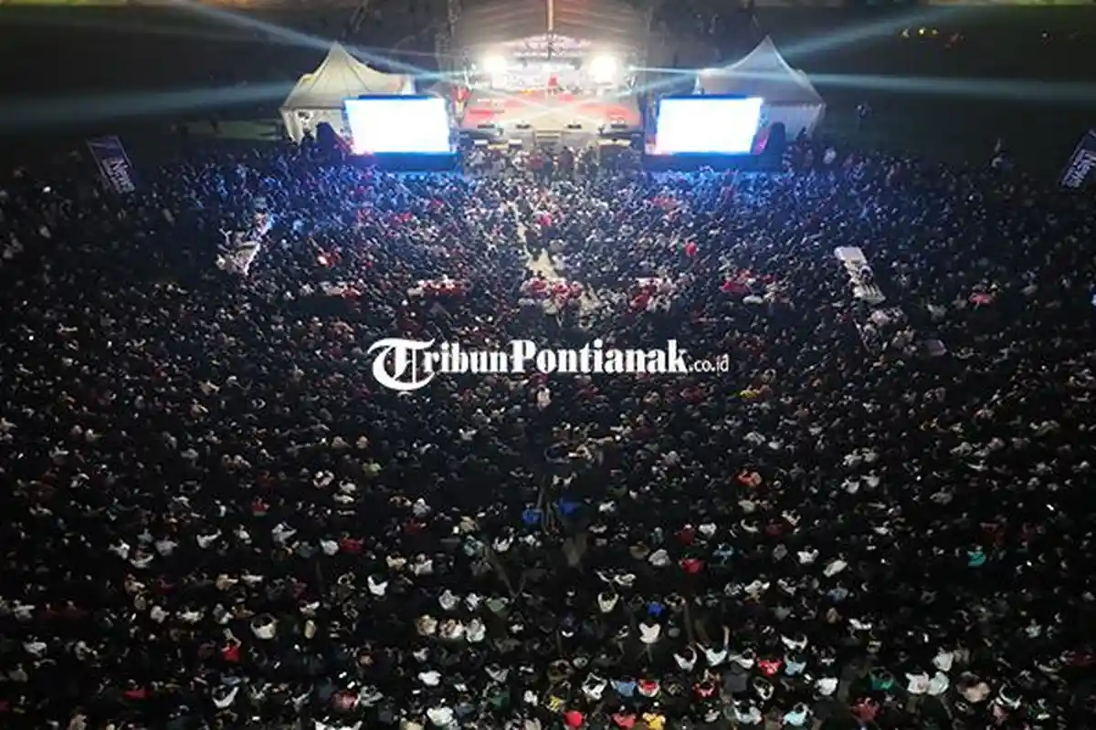 Antusias Ribuan Masyarakat Ikuti Nobar Semifinal Piala AFC U-23 di Halaman Kantor Gubernur Kalbar - Ribuan-masyarakat-mengikuti-Nonton-Bareng-9.jpg