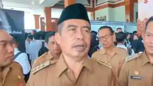 Bupati-Madiun-Hari-Wuryanto-saat-ditemui-di-Job-Fair-di-Pendopo-Ronggo-Djoemeno.jpg