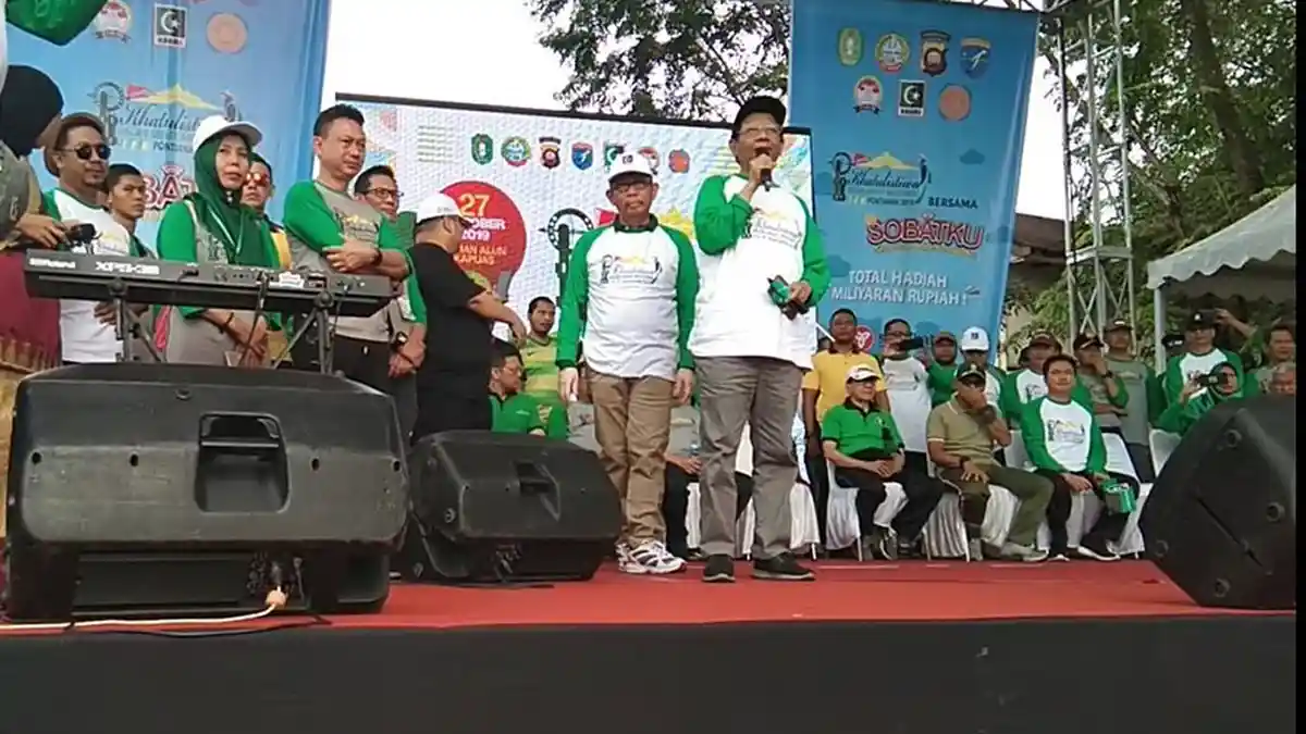 Saat Hadiri Jalan Sehat Nasional di Pontianak, Ini Pesan Menko Polhukam Mahfud MD