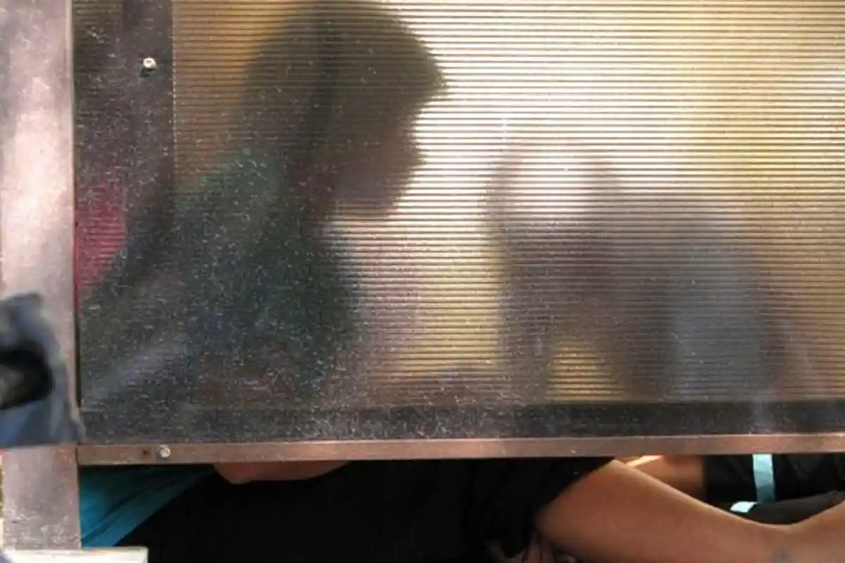 Wanita 28 Tahun ini Langsung Buka Celana & Heboh Sendiri Ketika Datang Tamu Tak Diundang Malam Hari