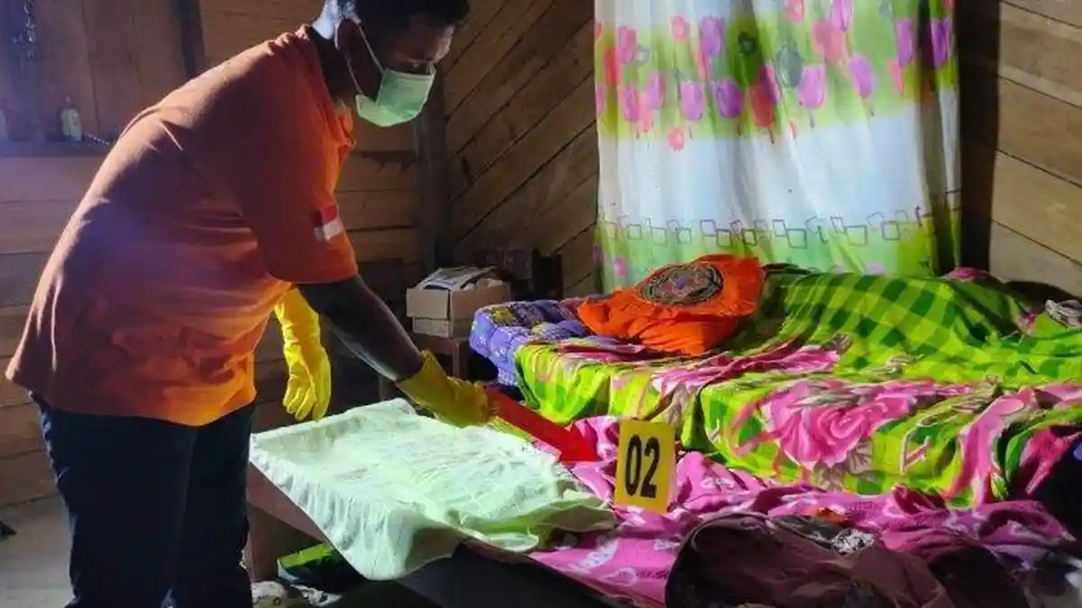 Heboh Mayat Ibu dan Anak di Kolong Tempat Tidur Korban Pembunuhan
