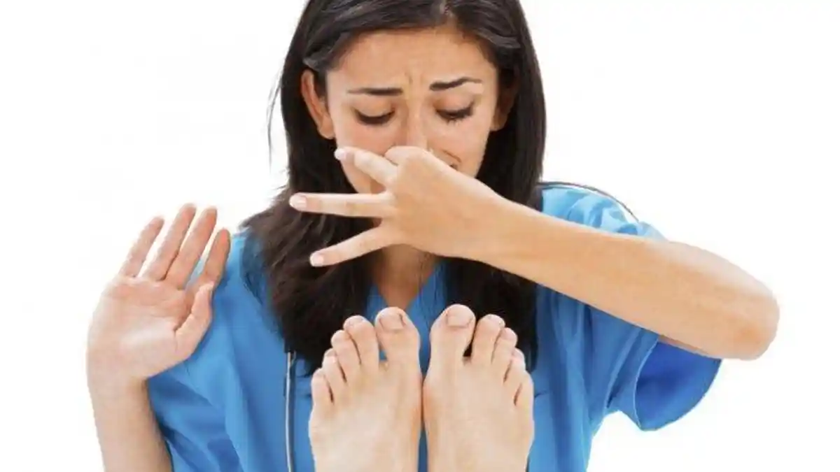 Cara Mengatasi Bau Kaki, Lakukan 5 Cara Berikut Ini