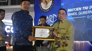 Wakil-Gubernur-Sulbar-Salim-S-Mengga-menghadiri-Malam-Penganugerahan-KIP-Award-2025.jpg