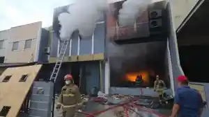 Kebakaran-gudang-PT-Biotek-Saranatama.jpg