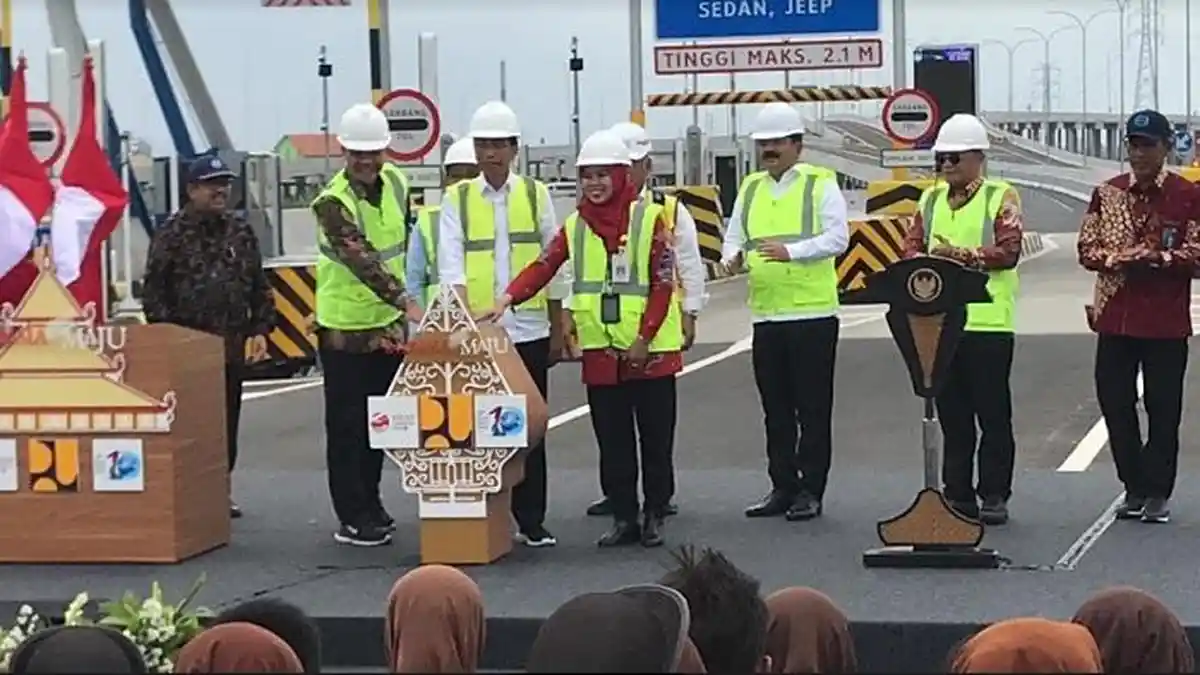 Jokowi Janji Selesaikan Persoalan Lahan Jalan Tol Semarang-Demak Seksi 1, Ganjar: Nanti Kami Bantu