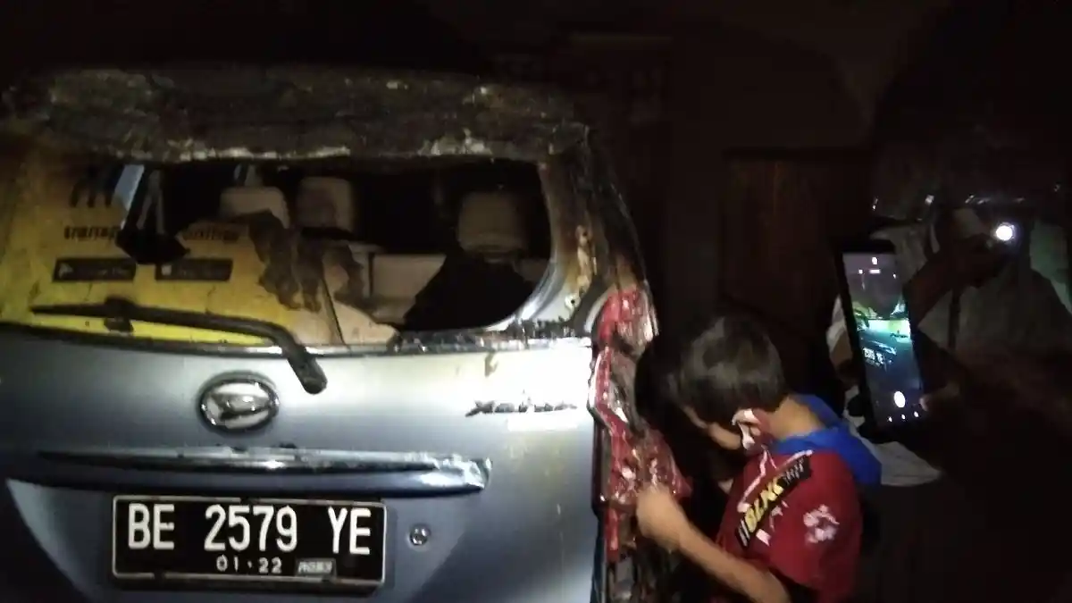 1 Mobil Terbakar di Rumah yang Ludes di Jalan DR Harun 2