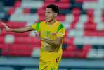 Mikael-Tata-dalam-laga-Arema-FC-vs-Persebaya-Surabaya-di-Stadion-Kapten-I-Wayan-Dipta.jpg