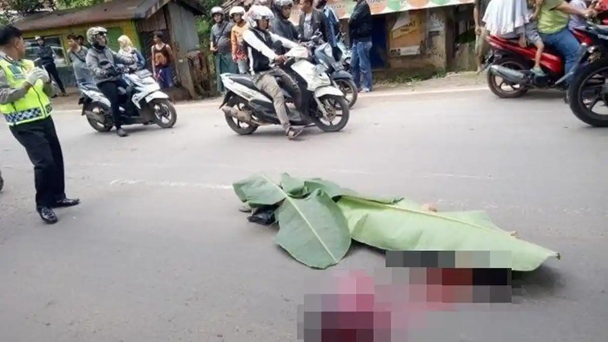Maut Sudah Menjemputnya, Padahal Sopir Sudah Ngerem dan Banting Setir, Pesepeda Tewas Tertabrak Bus