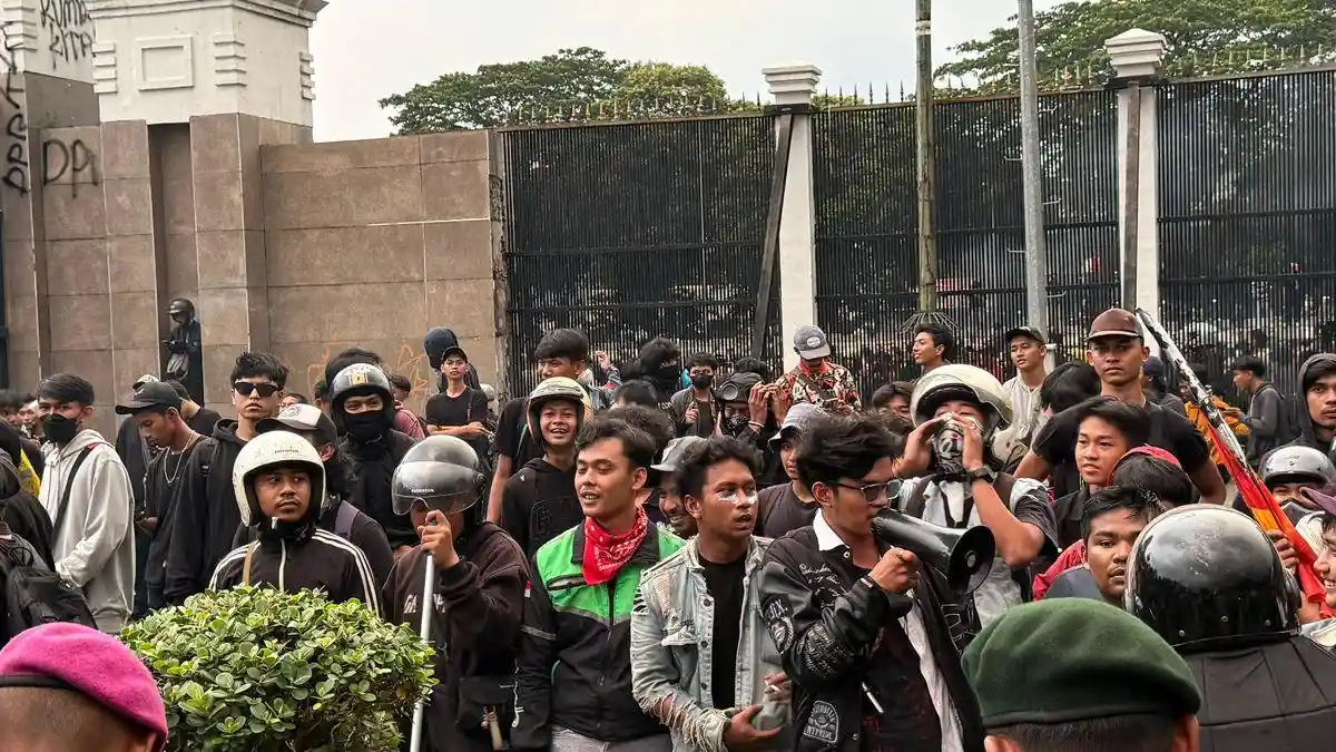 Terjawab Demo DPR Karena Apa, Penyebab Demo 25 Agustus 2025 di Jakarta ...