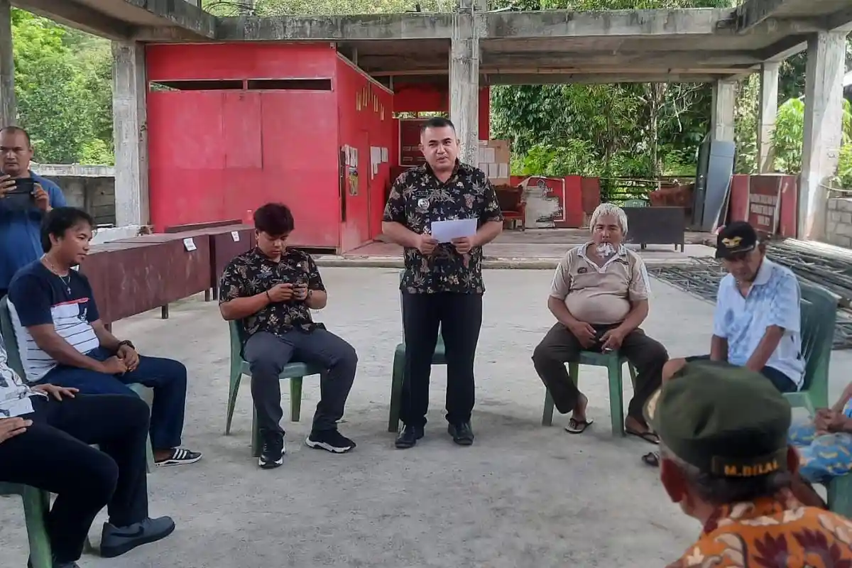 David Talumantak Beri Penjelasan Terkait Disegelnya Kantor Hukum Tua Desa Kokoleh 1 Minut oleh Warga