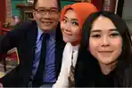 Aura-Kasih-diketahui-pernah-membagikan-potret-pertemuannya-dengan-Ridwan-Kamil-dan-Atalia-Praratya.jpg